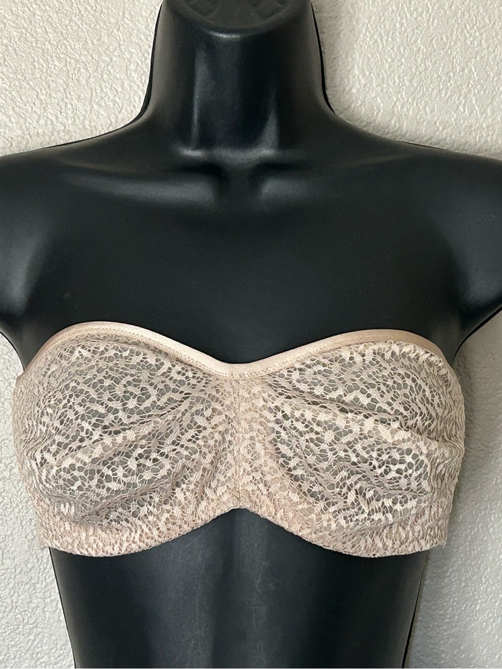 DKNY Modern Lace Unlined Strapless Lightweight Floral Lace Underwire Bra 34C